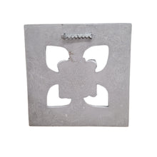 Load image into Gallery viewer, Decorative plaque (Cement) | Plaque décorative (Ciment)