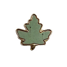 Charger l'image dans la galerie, Broche en cuivre (Feuille d'érable) | Copper brooch (Maple leaf)