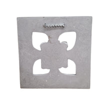 Load image into Gallery viewer, Decorative plaque (Cement) | Plaque décorative (Ciment)
