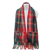 Charger l'image dans la galerie, Foulard à poches (Laine mérinos. Tartan feuille d'érable) | Scarf with pockets (Merino wool. Maple leaf tartan)
