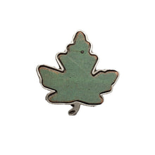 Charger l&#39;image dans la galerie, Broche en cuivre (Feuille d&#39;érable) | Copper brooch (Maple leaf)
