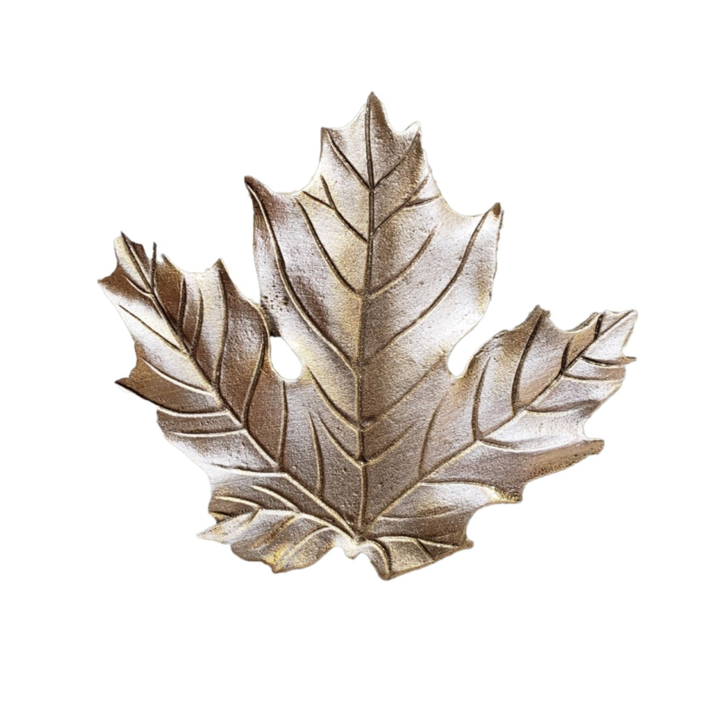 Broche en étain (Feuille d'érable) | Pewter brooch (Maple leaf)