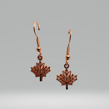 Load image into Gallery viewer, Earrings (Maple leaves) L | Boucles d&#39;oreilles (Feuilles d&#39;érable) L
